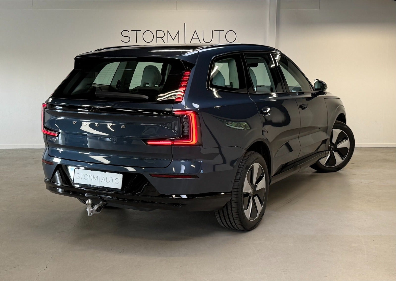 Blå Volvo EX90 fra 2025
