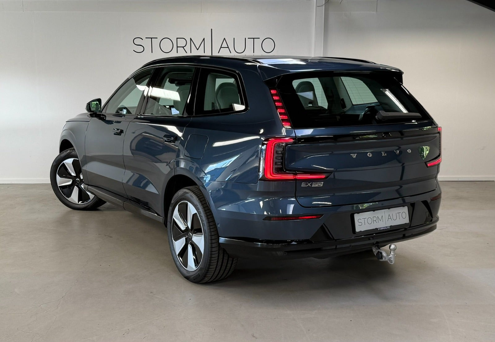 Blå Volvo EX90 fra 2025