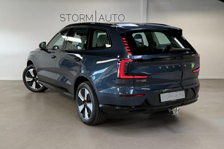 Blå Volvo EX90 fra 2025