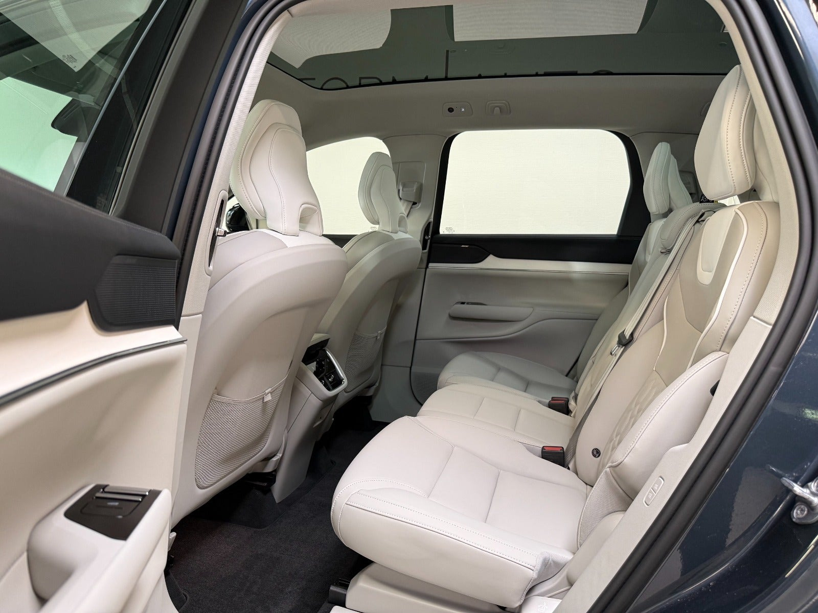 Blå Volvo EX90 fra 2025