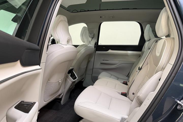 Blå Volvo EX90 fra 2025