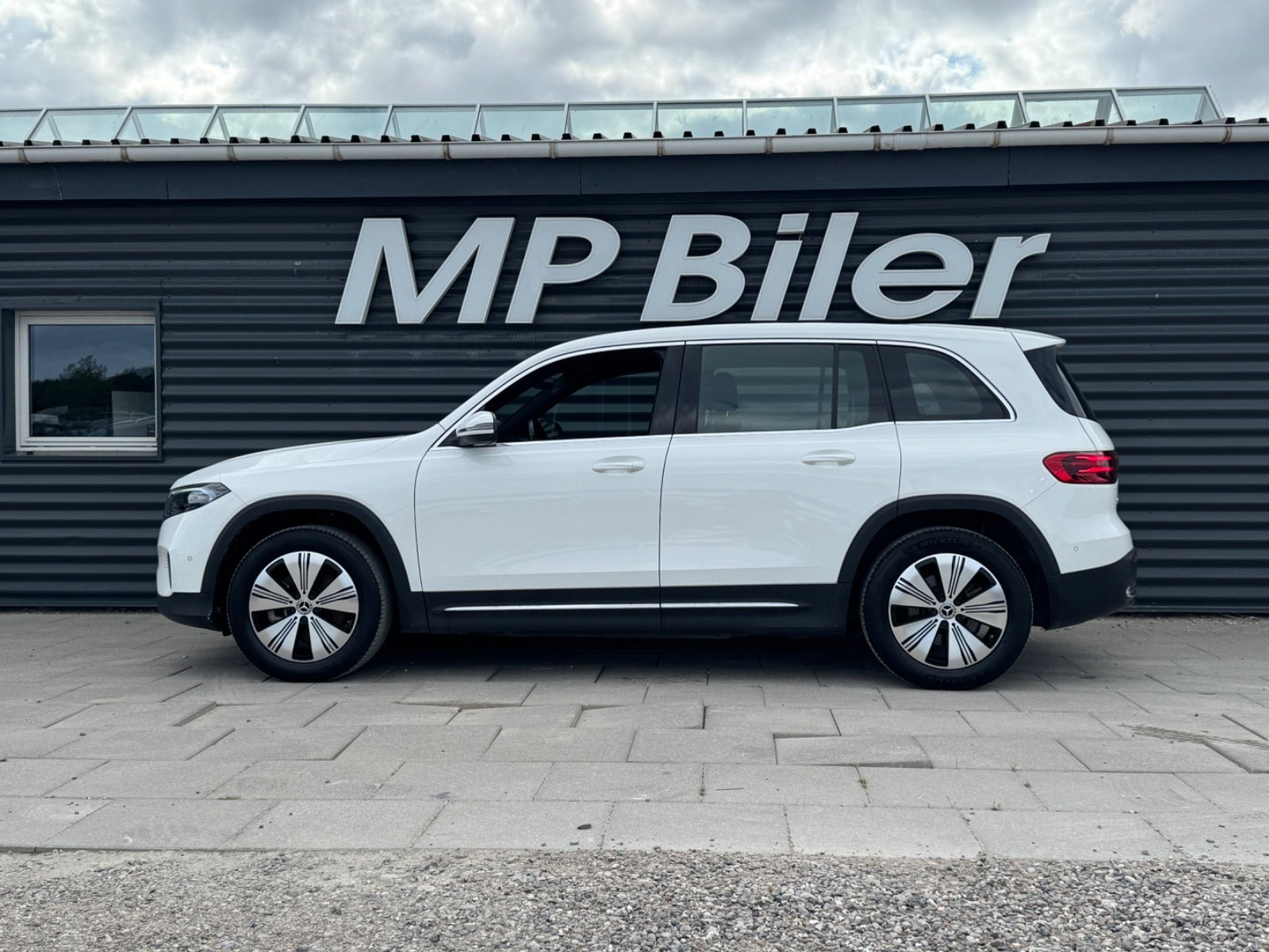 Hvid Mercedes EQB250+ fra 2024