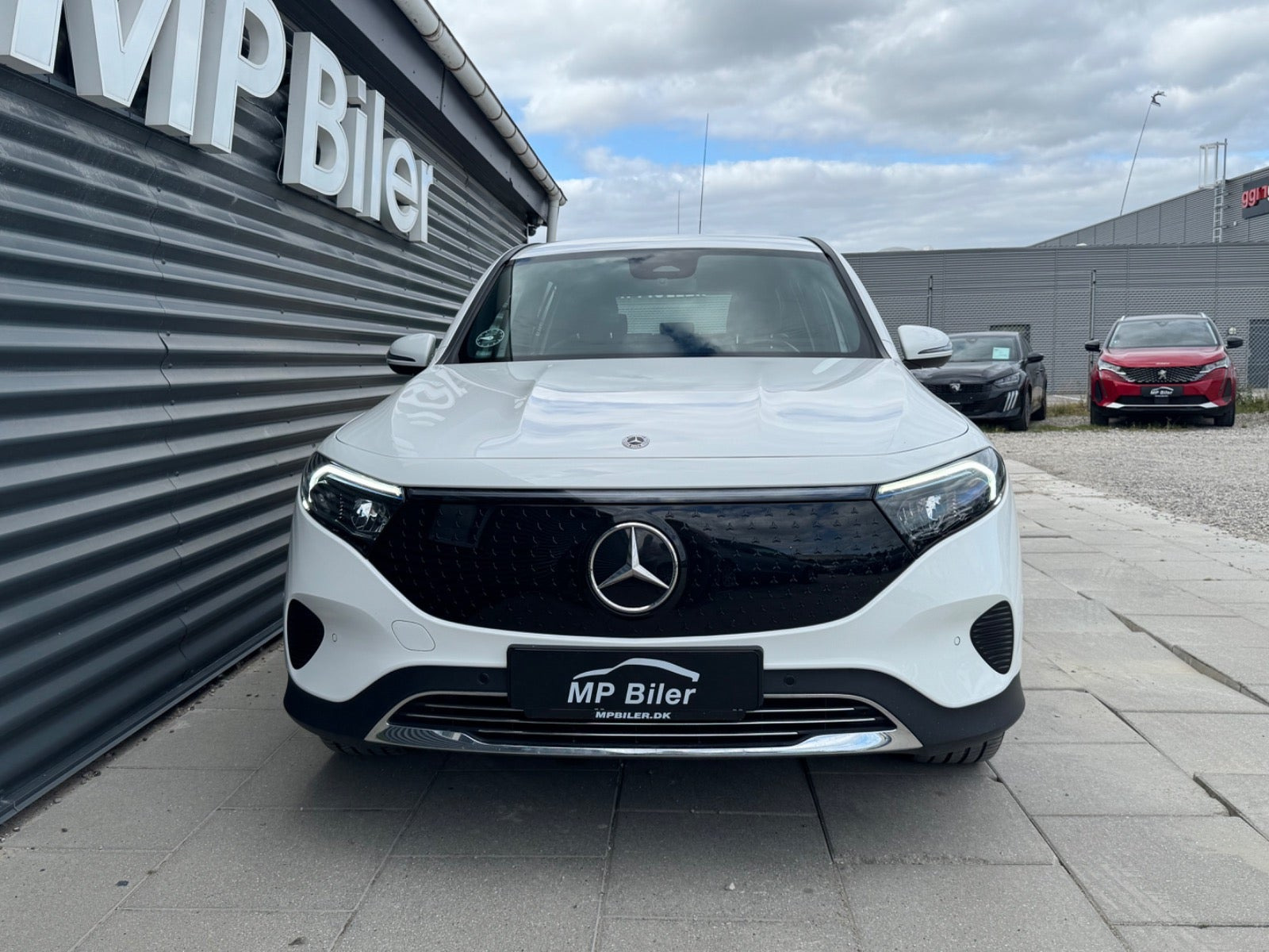 Hvid Mercedes EQB250+ fra 2024