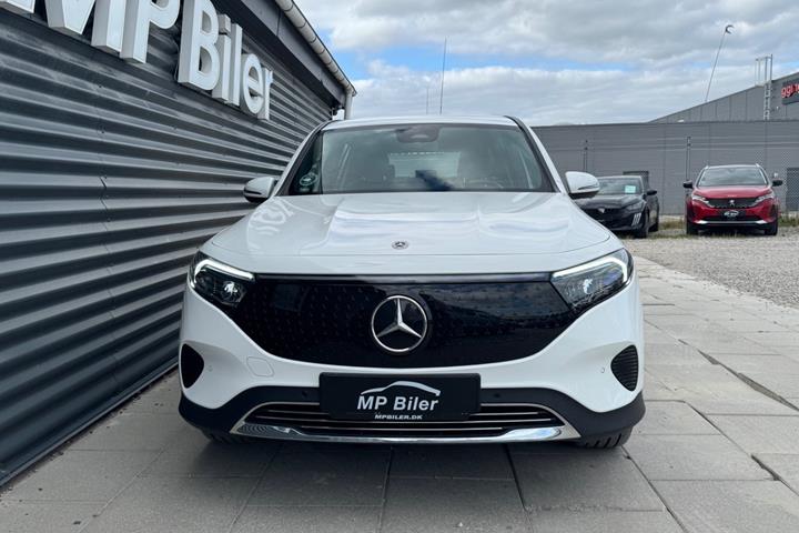 Hvid Mercedes EQB250+ fra 2024