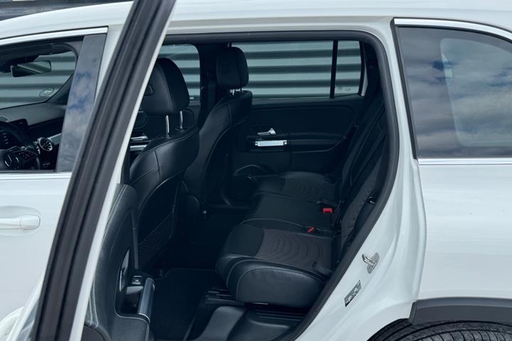 Hvid Mercedes EQB250+ fra 2024