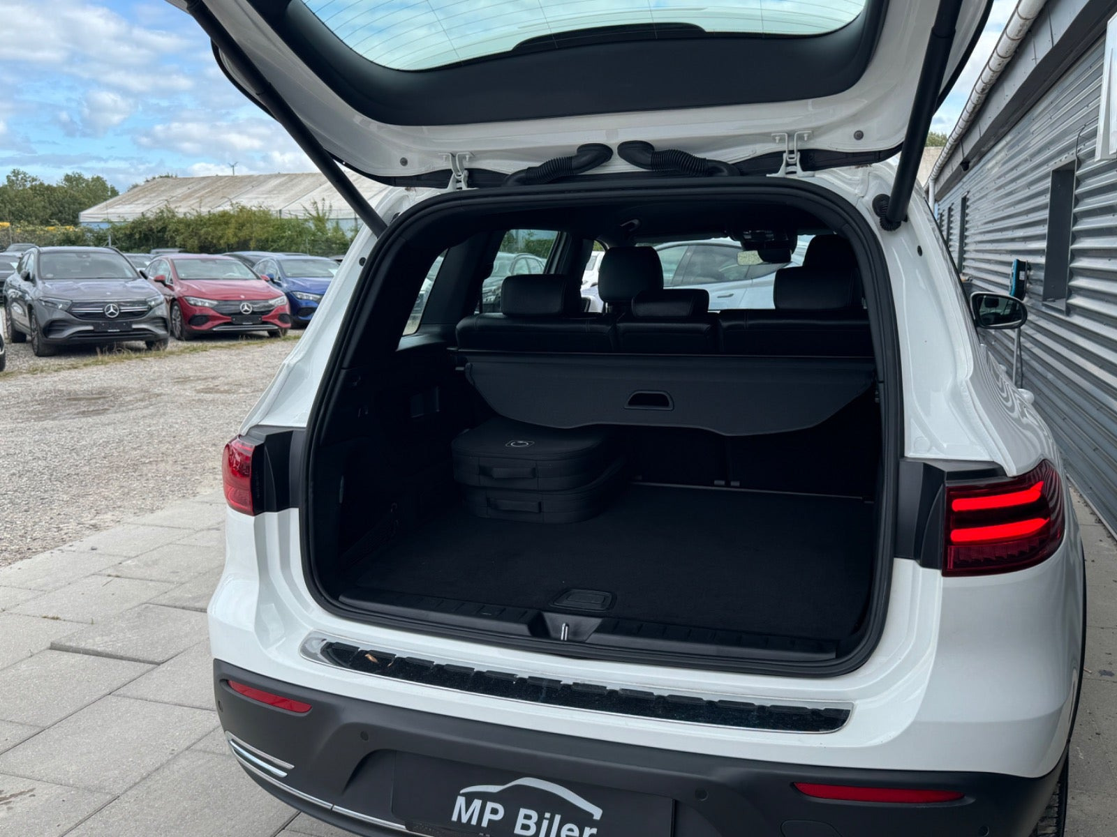 Hvid Mercedes EQB250+ fra 2024