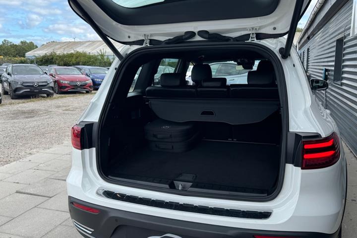 Hvid Mercedes EQB250+ fra 2024