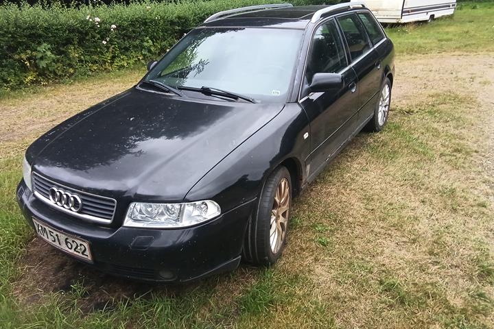 Sort Audi A 6 fra 2000