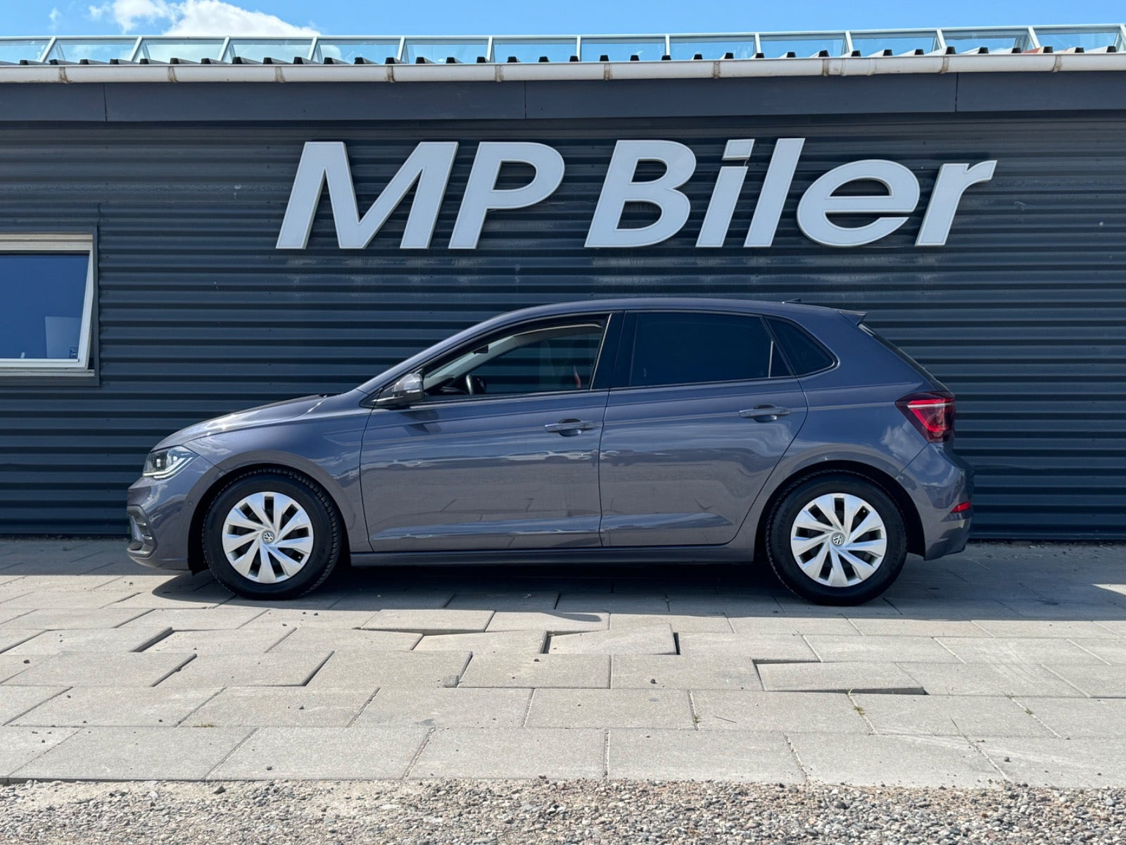 Grå VW Polo fra 2022