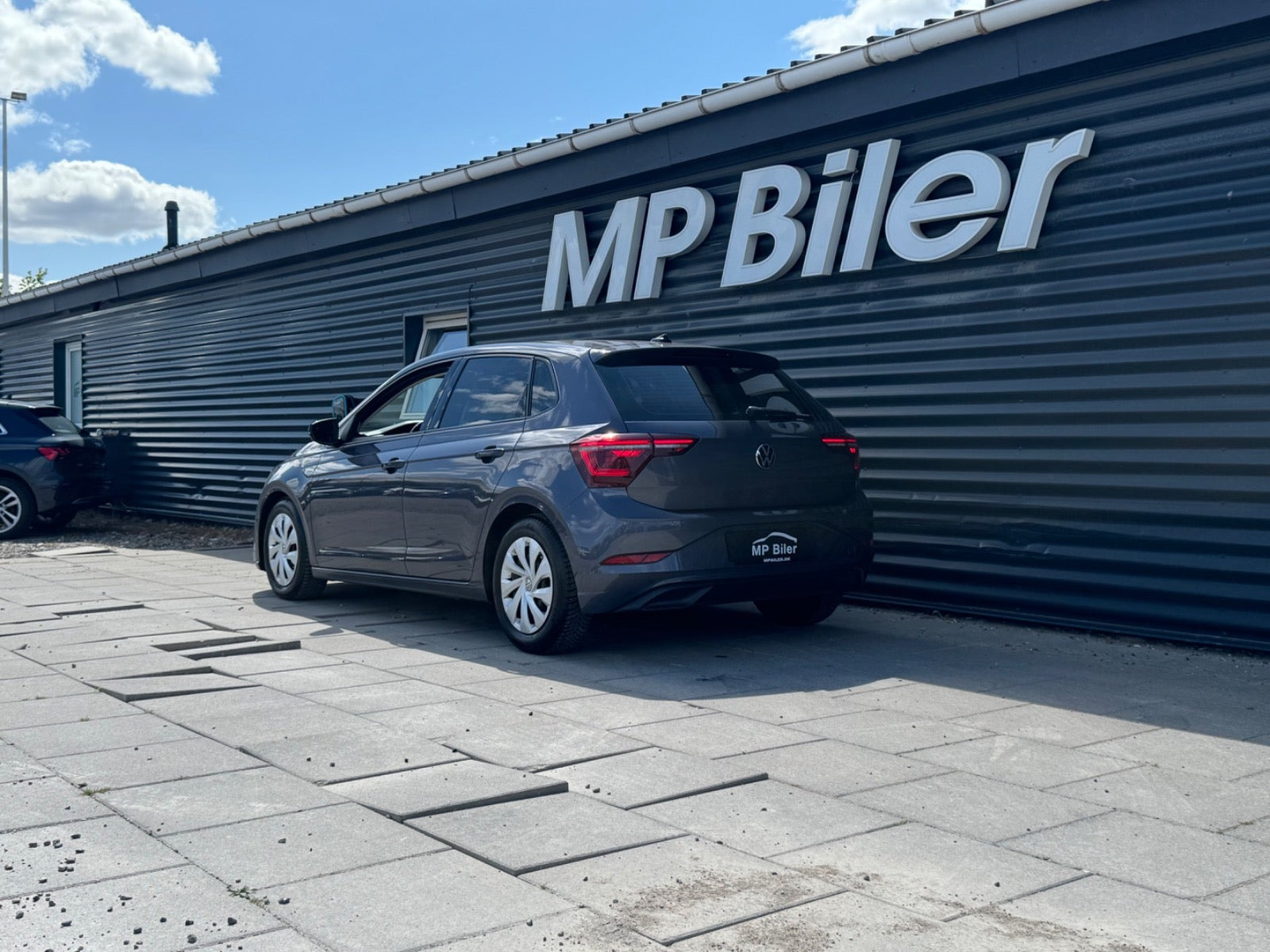 Grå VW Polo fra 2022