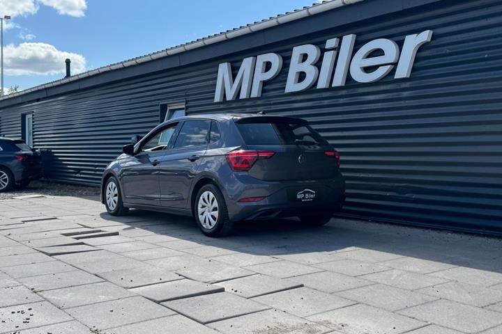 Grå VW Polo fra 2022