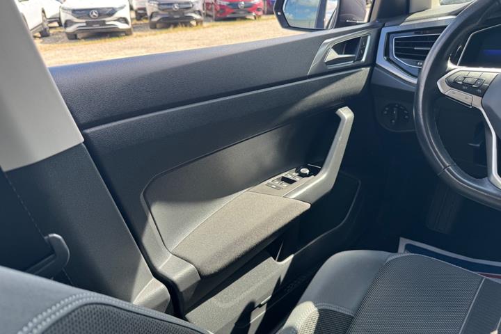 Grå VW Polo fra 2022