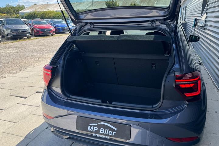 Grå VW Polo fra 2022