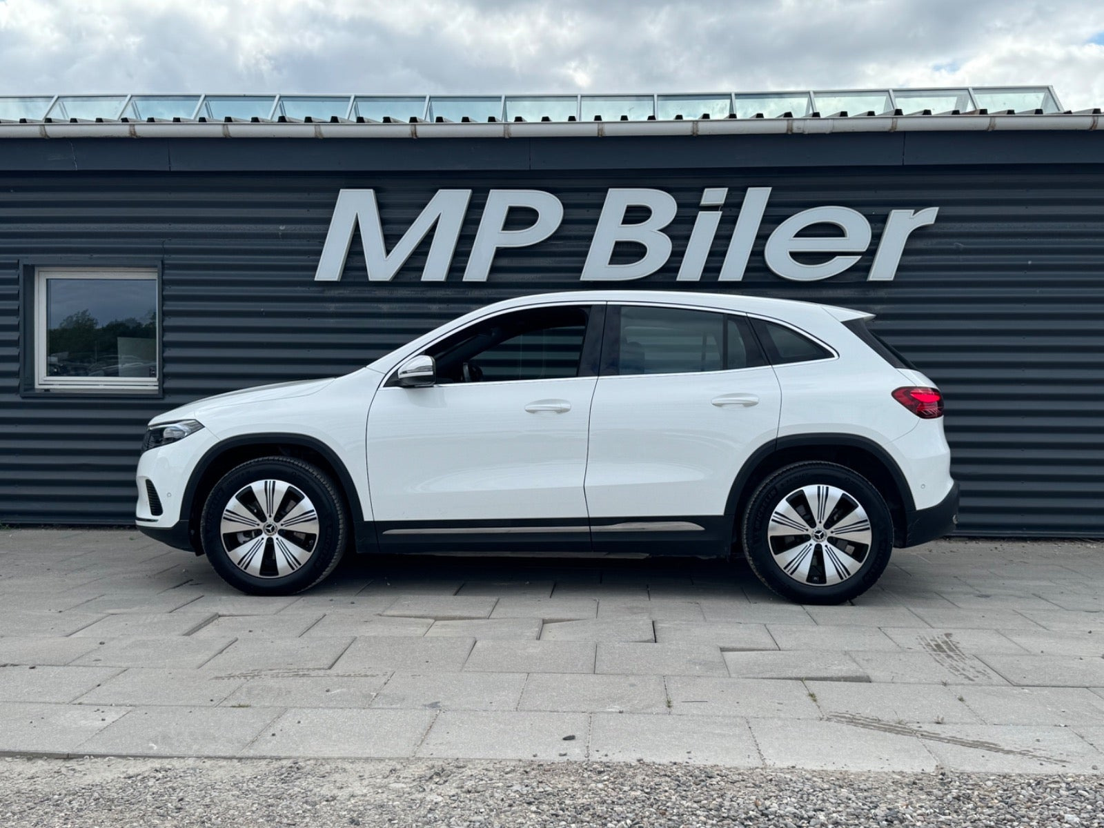 Hvid Mercedes EQA250+ fra 2024
