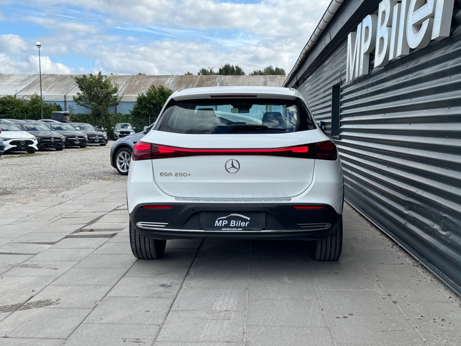 Hvid Mercedes EQA250+ fra 2024