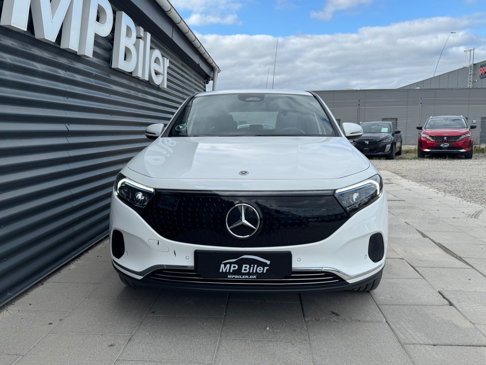 Hvid Mercedes EQA250+ fra 2024
