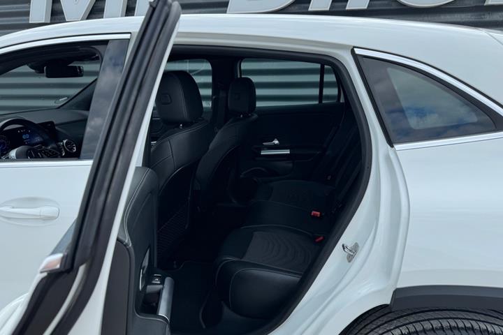 Hvid Mercedes EQA250+ fra 2024