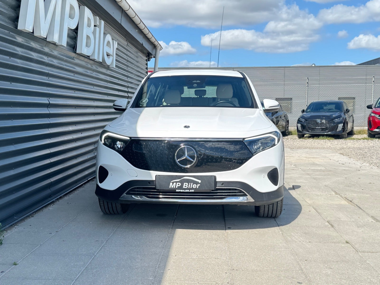 Hvid Mercedes EQB250+ fra 2024