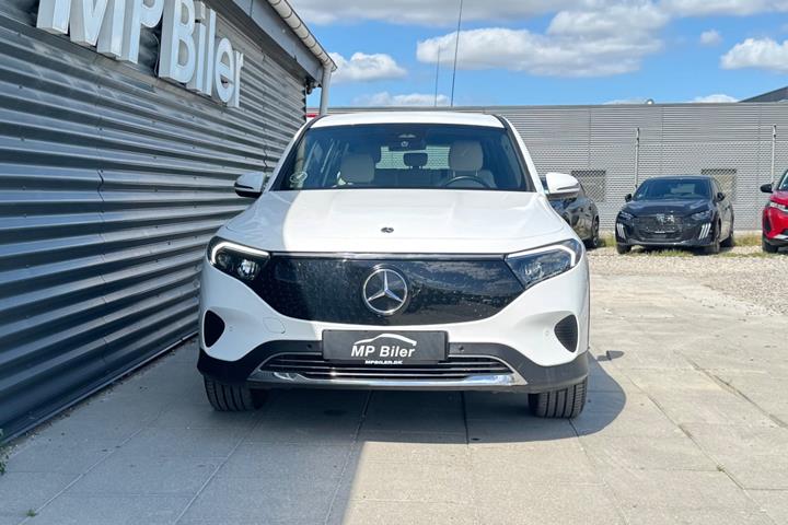 Hvid Mercedes EQB250+ fra 2024