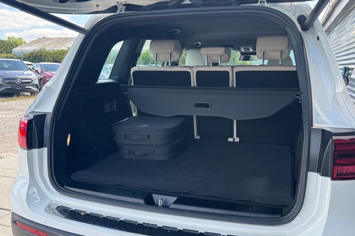 Hvid Mercedes EQB250+ fra 2024