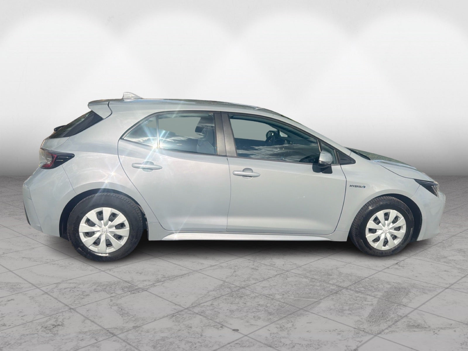 Grå Toyota Corolla fra 2020