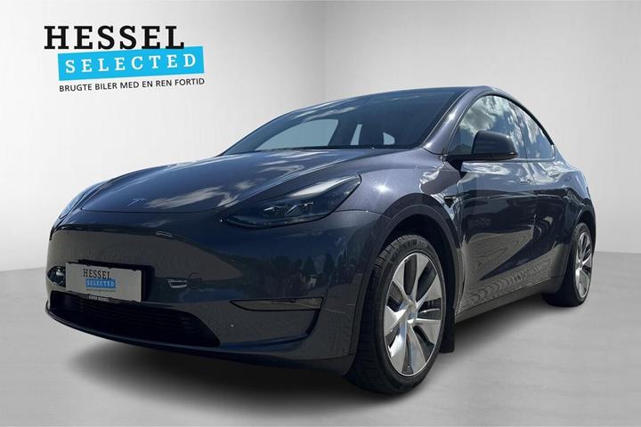 Grå Tesla Model Y fra 2021