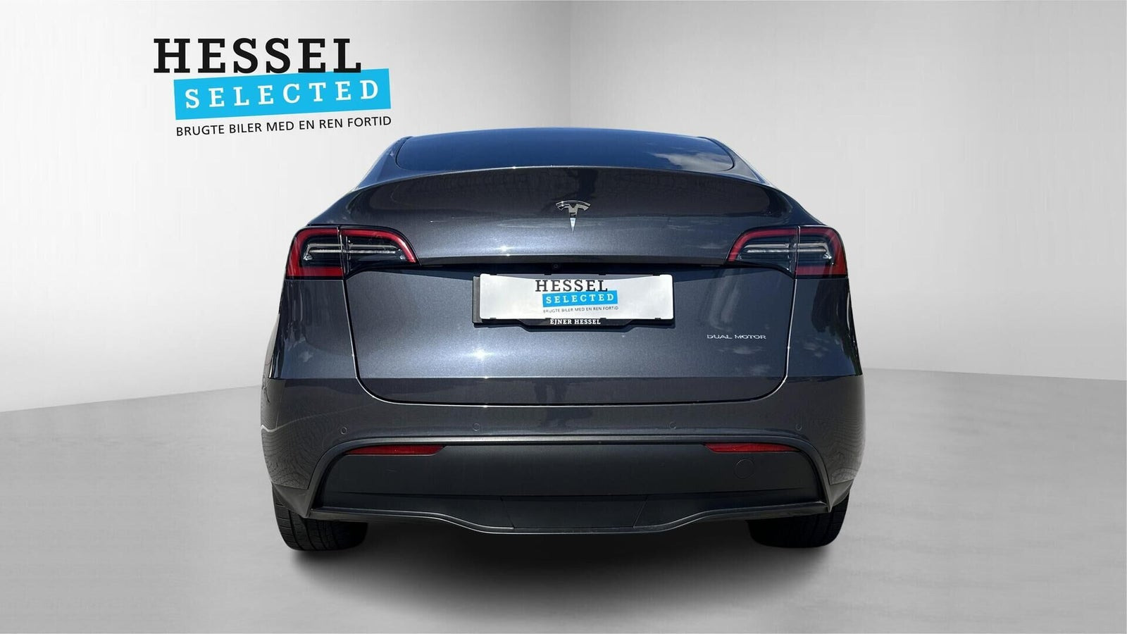 Grå Tesla Model Y fra 2021