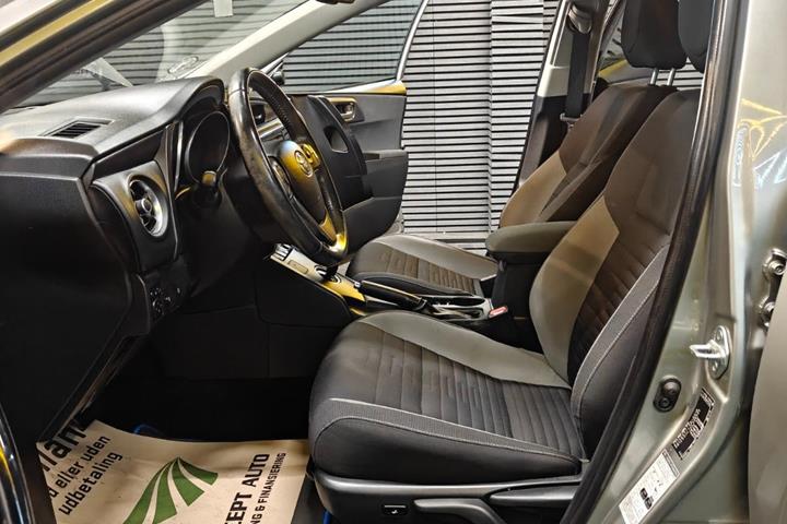 undefined Toyota Auris fra 2015