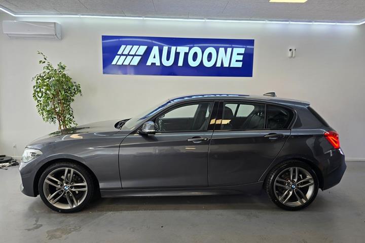 Grå BMW 118d fra 2019