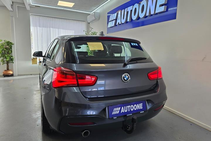 Grå BMW 118d fra 2019