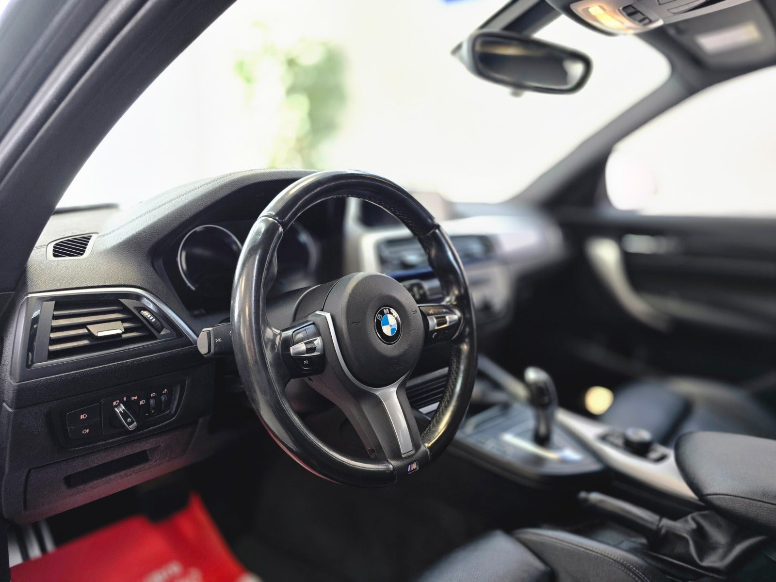 Grå BMW 118d fra 2019
