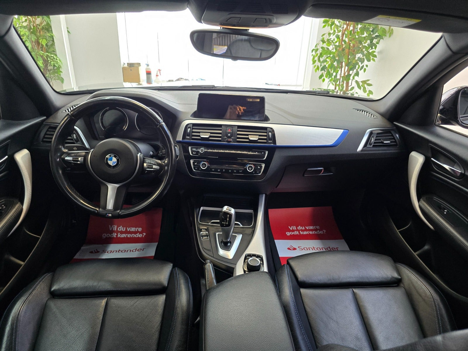 Grå BMW 118d fra 2019