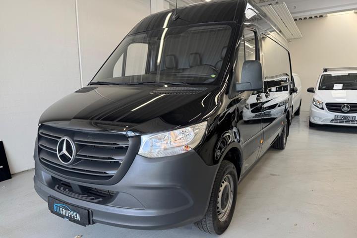 Sort Mercedes Sprinter 317 fra 2021