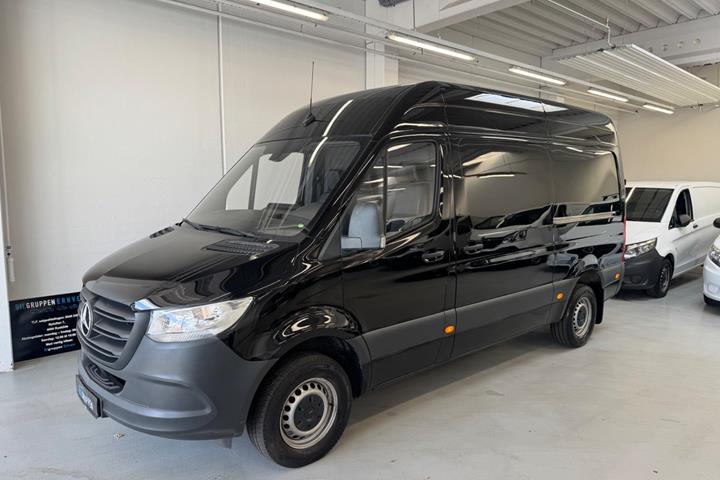 Sort Mercedes Sprinter 317 fra 2021