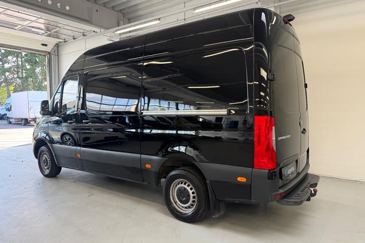 Sort Mercedes Sprinter 317 fra 2021
