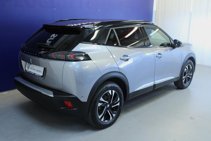Sølv Peugeot e-2008 fra 2023