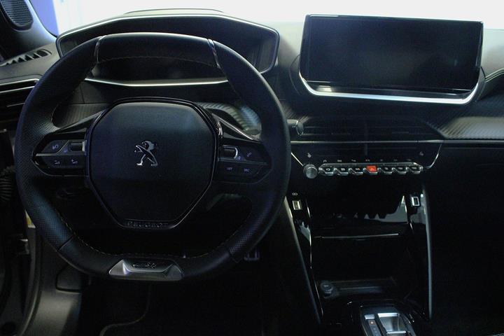 Sølv Peugeot e-2008 fra 2023