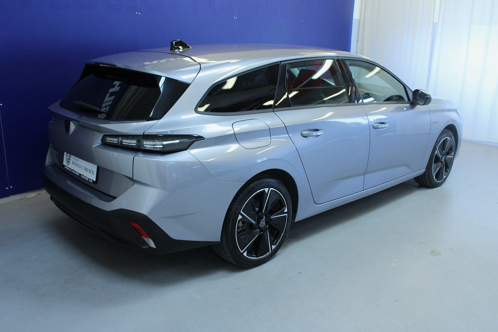 Sølv Peugeot E-308 fra 2025
