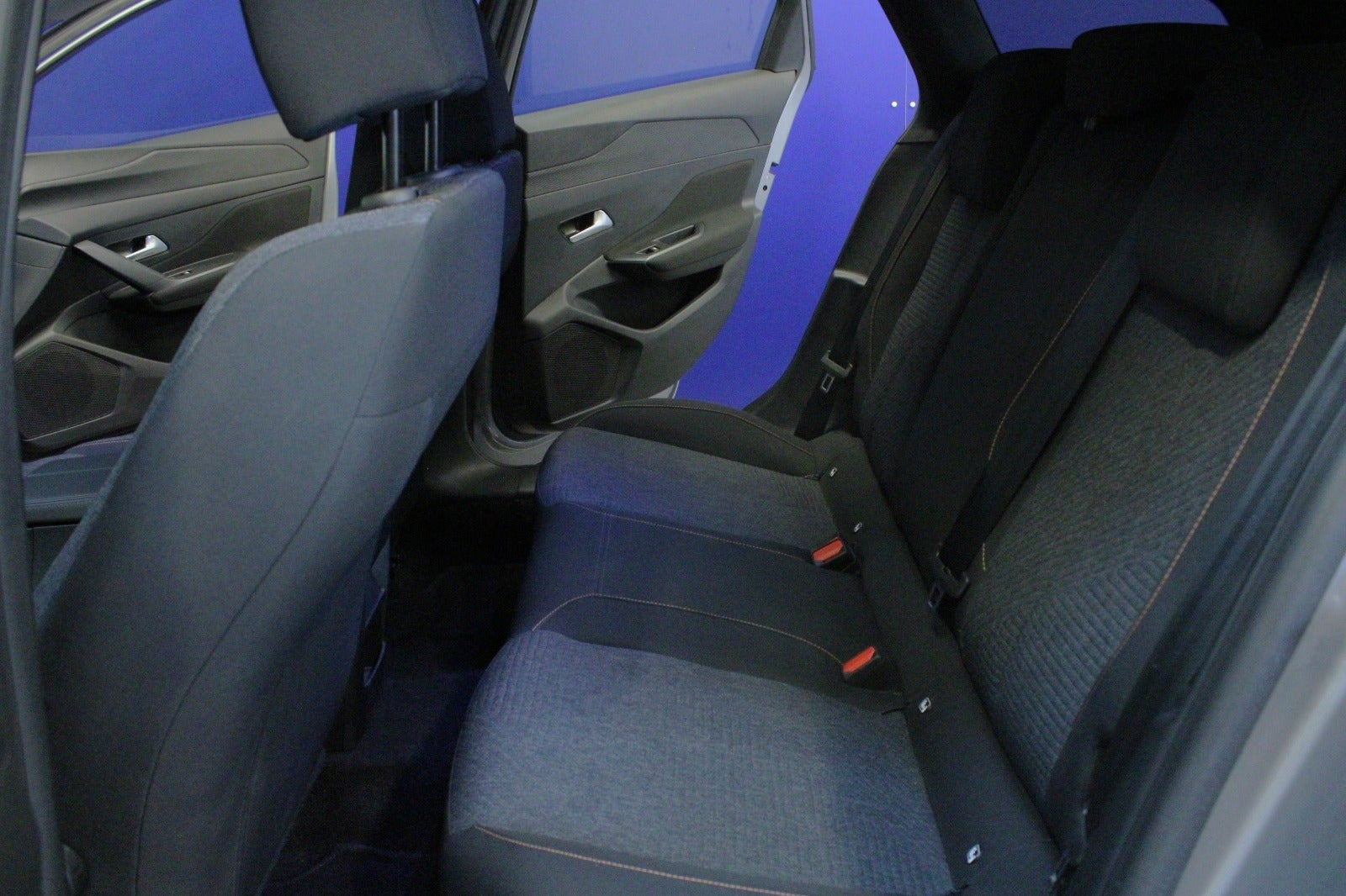 Sølv Peugeot E-308 fra 2025