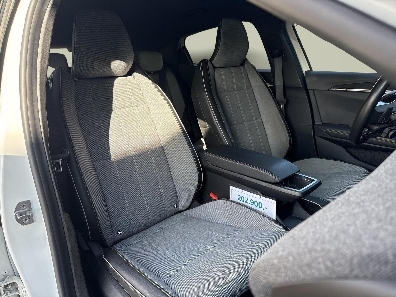Hvid Renault Megane E-Tech fra 2023