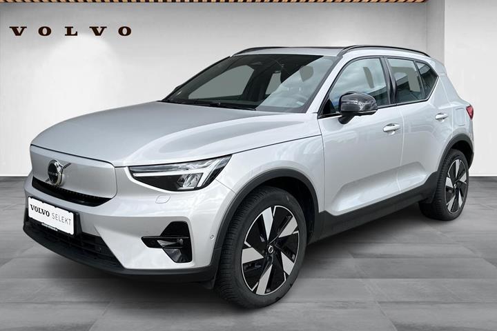 Sølv Volvo XC40 fra 2024