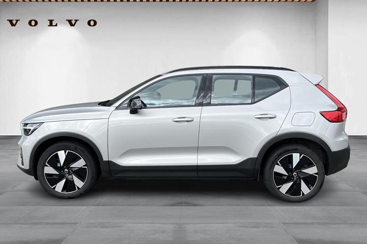 Sølv Volvo XC40 fra 2024