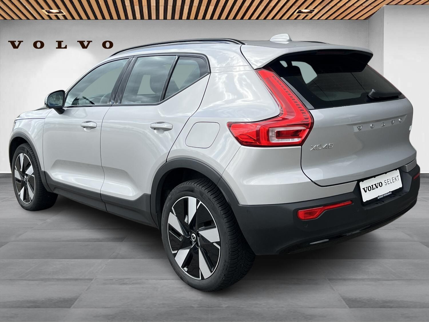Sølv Volvo XC40 fra 2024