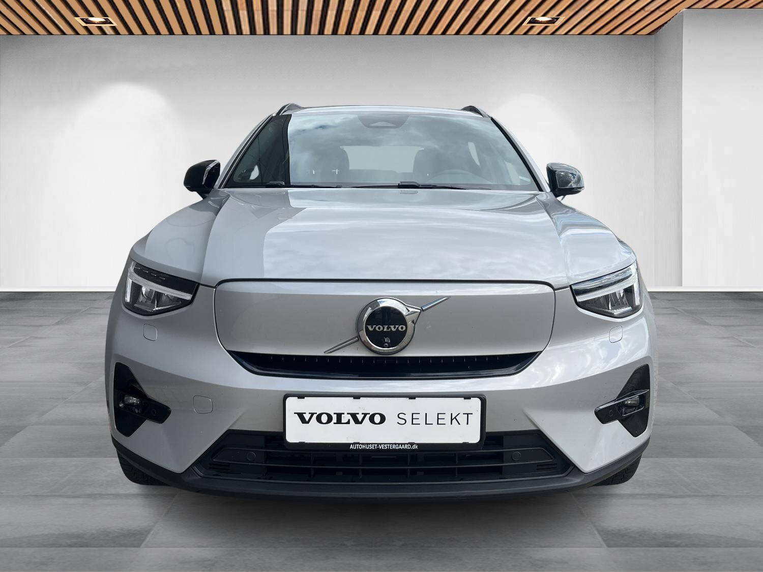 Sølv Volvo XC40 fra 2024
