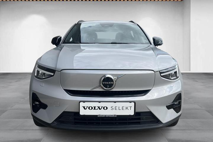 Sølv Volvo XC40 fra 2024
