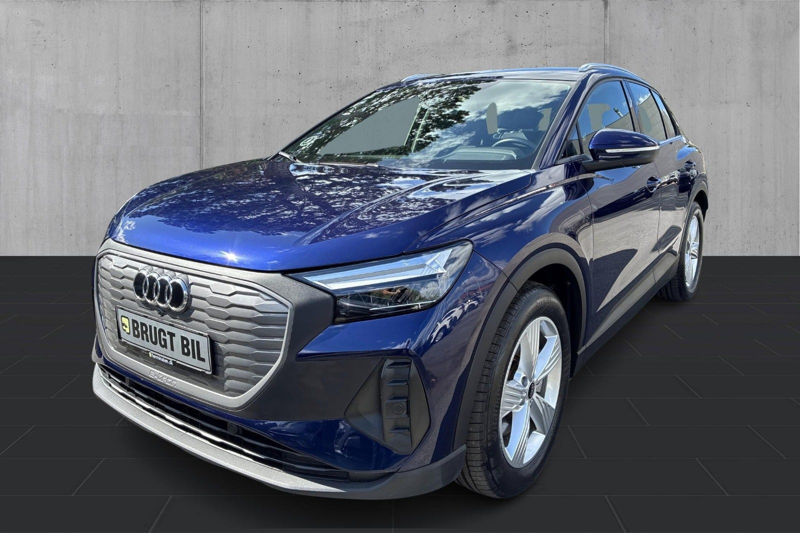 Blå Audi Q4 e-tron fra 2024