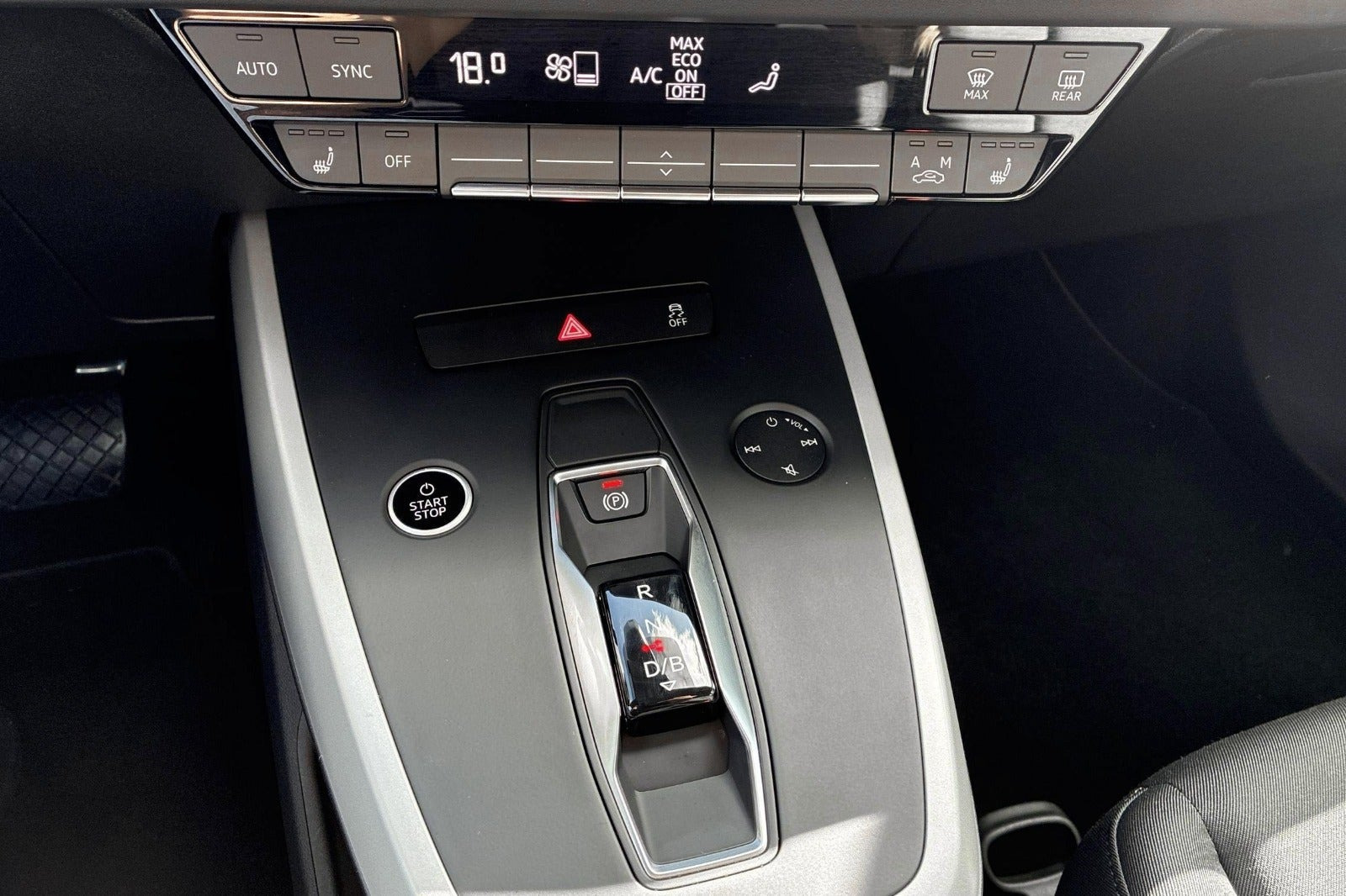 Blå Audi Q4 e-tron fra 2024