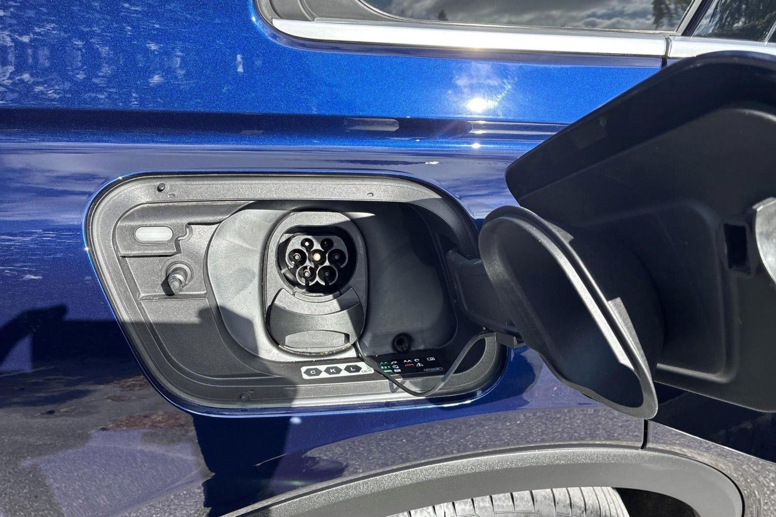 Blå Audi Q4 e-tron fra 2024