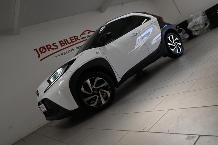 Hvid Toyota Aygo X fra 2023