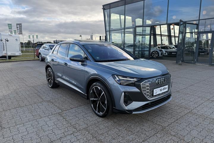 Blå Audi Q4 e-tron fra 2023